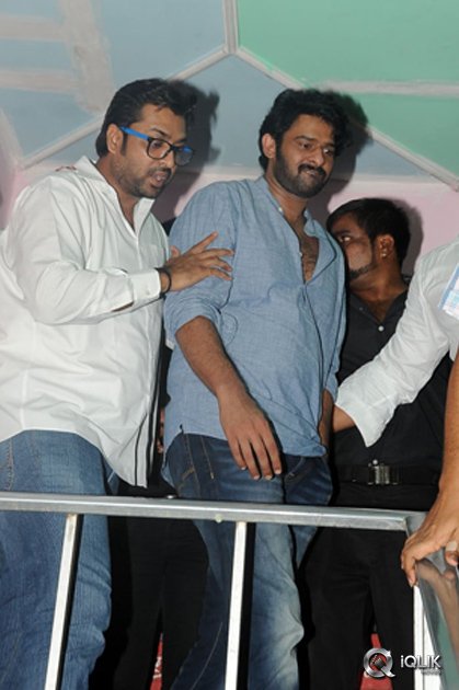 Prabhas-Watches-Baahubali-at-Sudharshan-Theatre